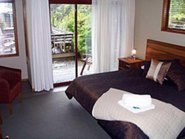 Mahitahi Lodge Bruce Bay Kamer foto